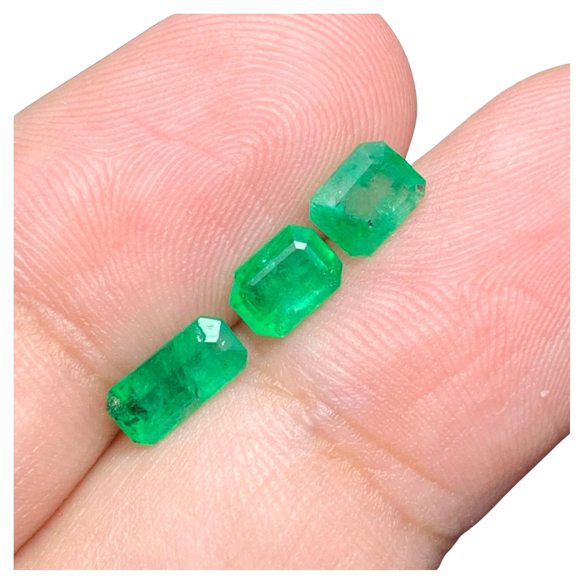 Pretty 2.05 Carat Natural Loose Emerald Set For Jewellery Making 
