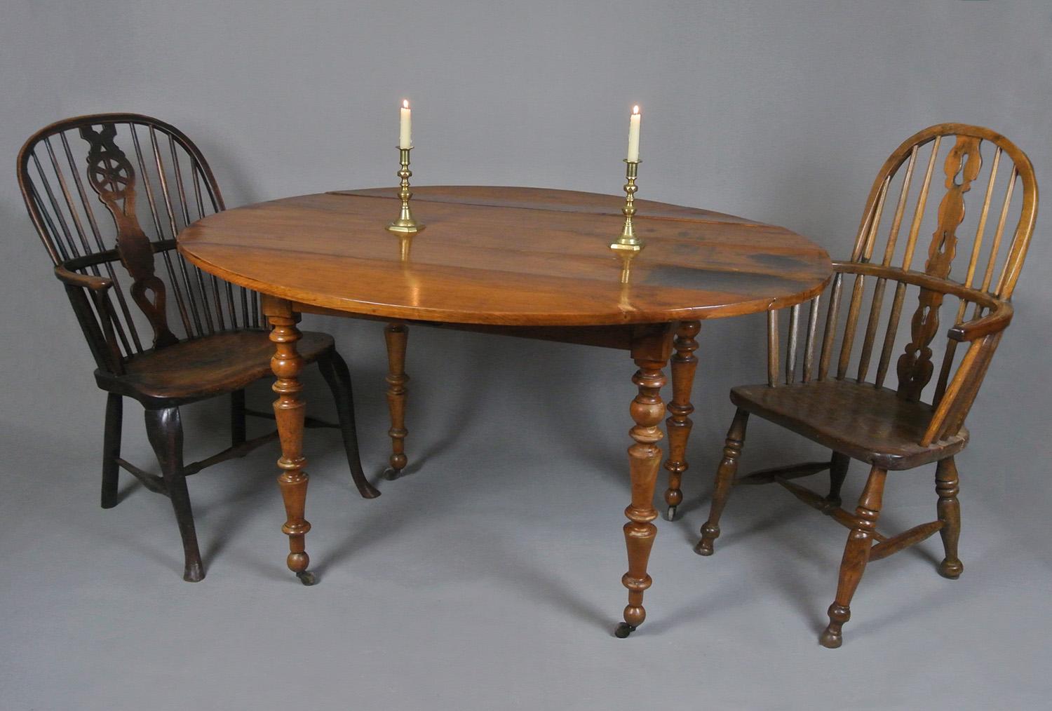 Pretty and Practical French Fruitwood Oval Drop Leaf Table c. 1880 In Good Condition For Sale In Heathfield, GB