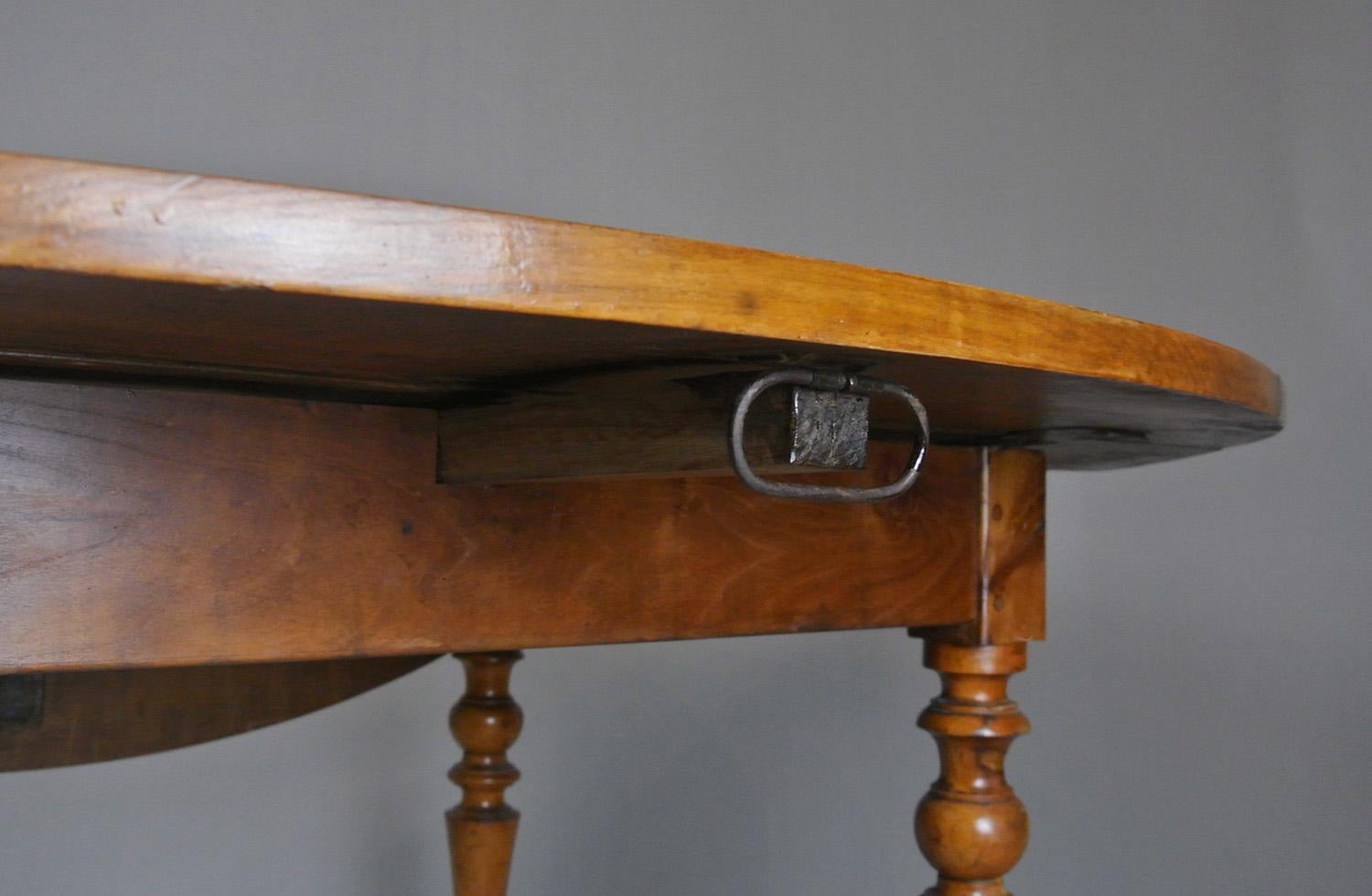19th Century Pretty and Practical French Fruitwood Oval Drop Leaf Table c. 1880 For Sale