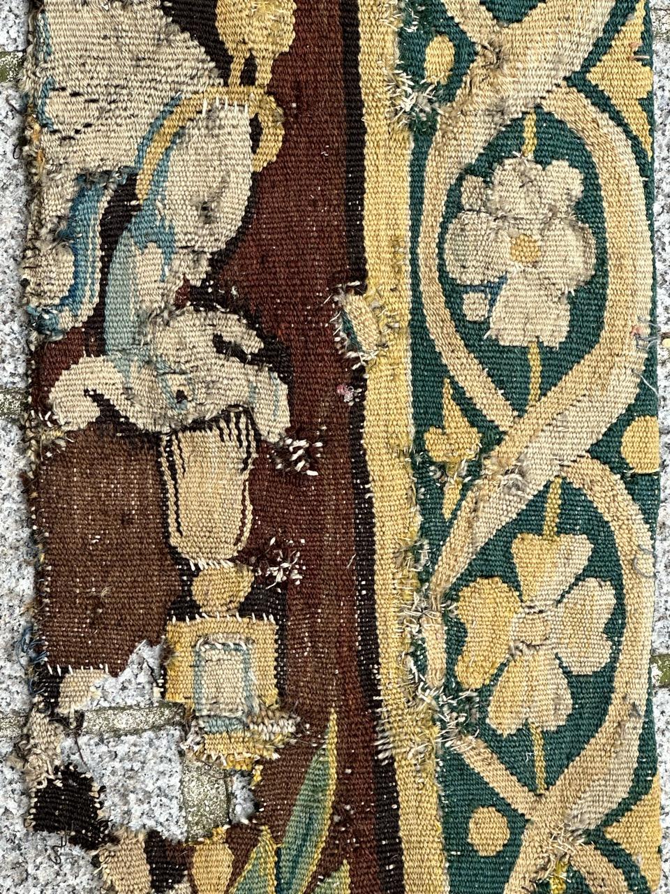 Schönes antikes französisches Aubusson-Wandteppichfragment aus dem 17. Jahrhundert im Angebot 9