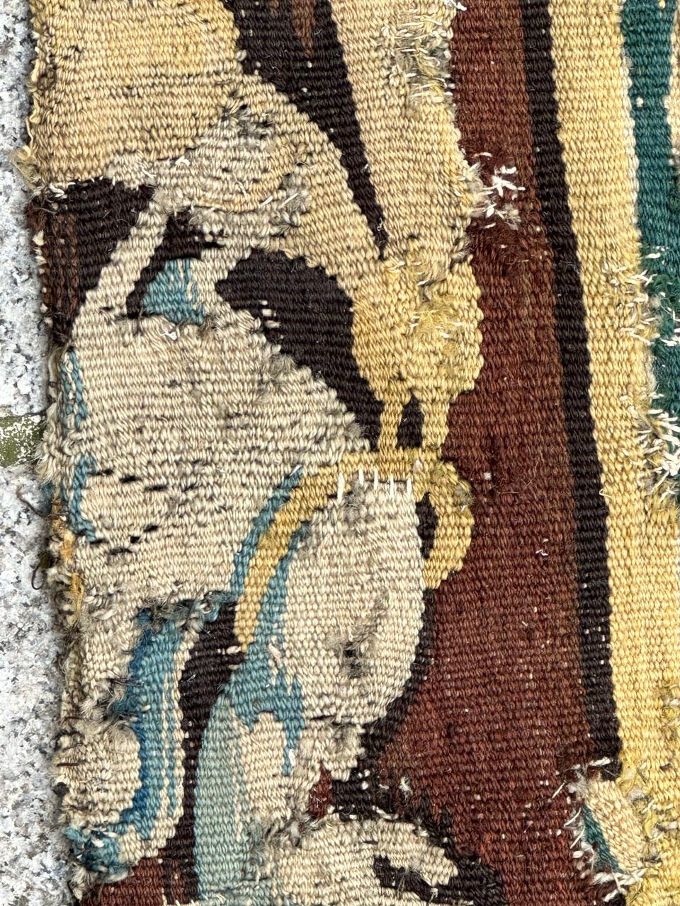 Schönes antikes französisches Aubusson-Wandteppichfragment aus dem 17. Jahrhundert im Angebot 10