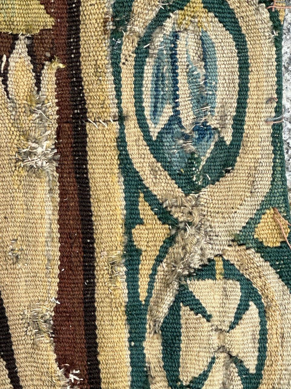 Schönes antikes französisches Aubusson-Wandteppichfragment aus dem 17. Jahrhundert im Angebot 11