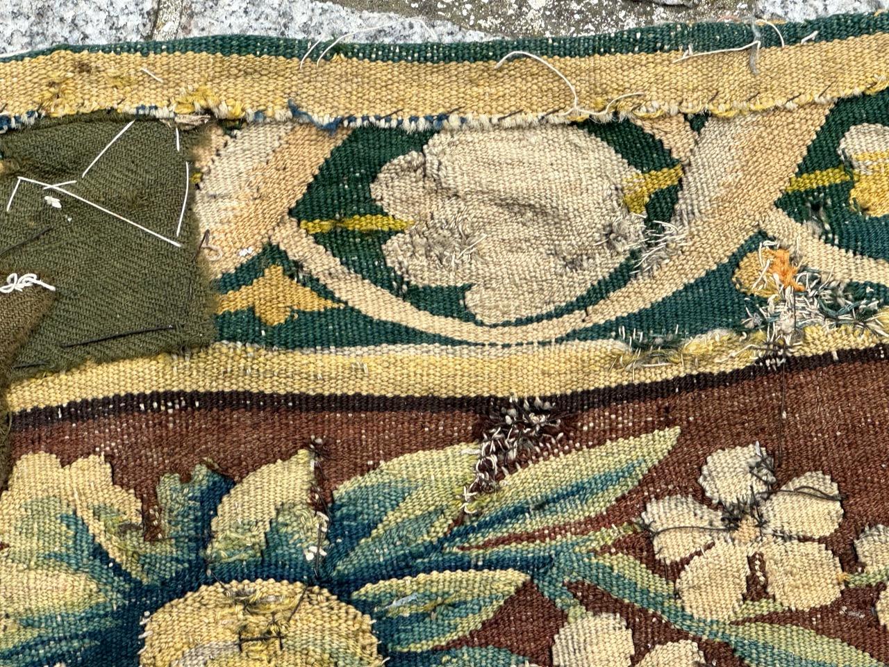 Schönes antikes französisches Aubusson-Wandteppichfragment aus dem 17. Jahrhundert im Angebot 12