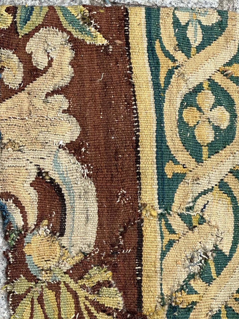 Schönes antikes französisches Aubusson-Wandteppichfragment aus dem 17. Jahrhundert (Französisch) im Angebot