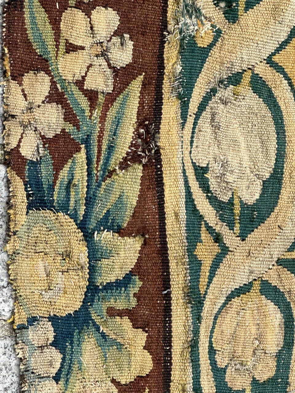 Schönes antikes französisches Aubusson-Wandteppichfragment aus dem 17. Jahrhundert (Handgewebt) im Angebot