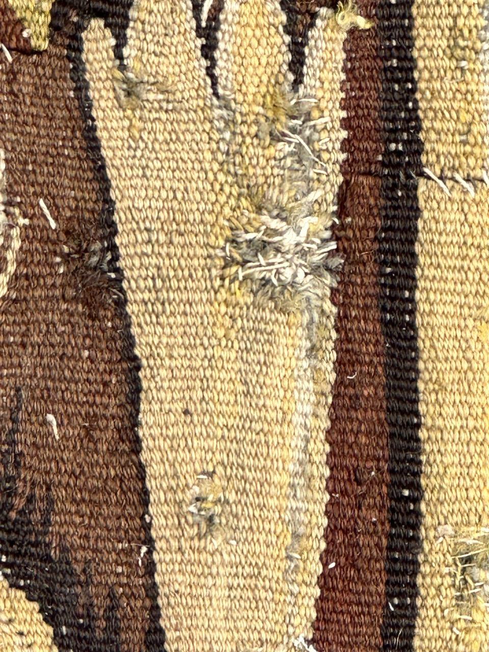 Schönes antikes französisches Aubusson-Wandteppichfragment aus dem 17. Jahrhundert im Angebot 2