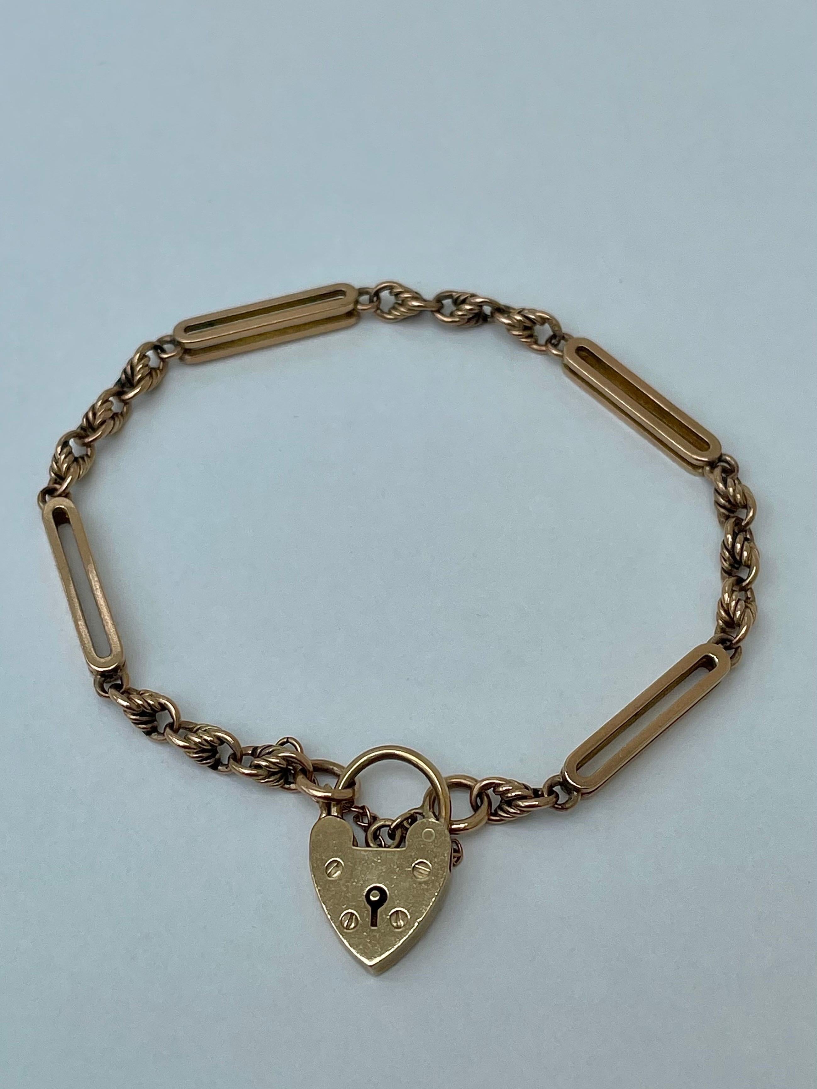 Pretty Antique 9ct Yellow Gold Curb Bracelet with Heart Padlock 

two beautiful different type of links, she’s precious! 

The item comes without the box in the photos but will be presented in a gift box

Measurements: weight 9.69g, length 18cm,