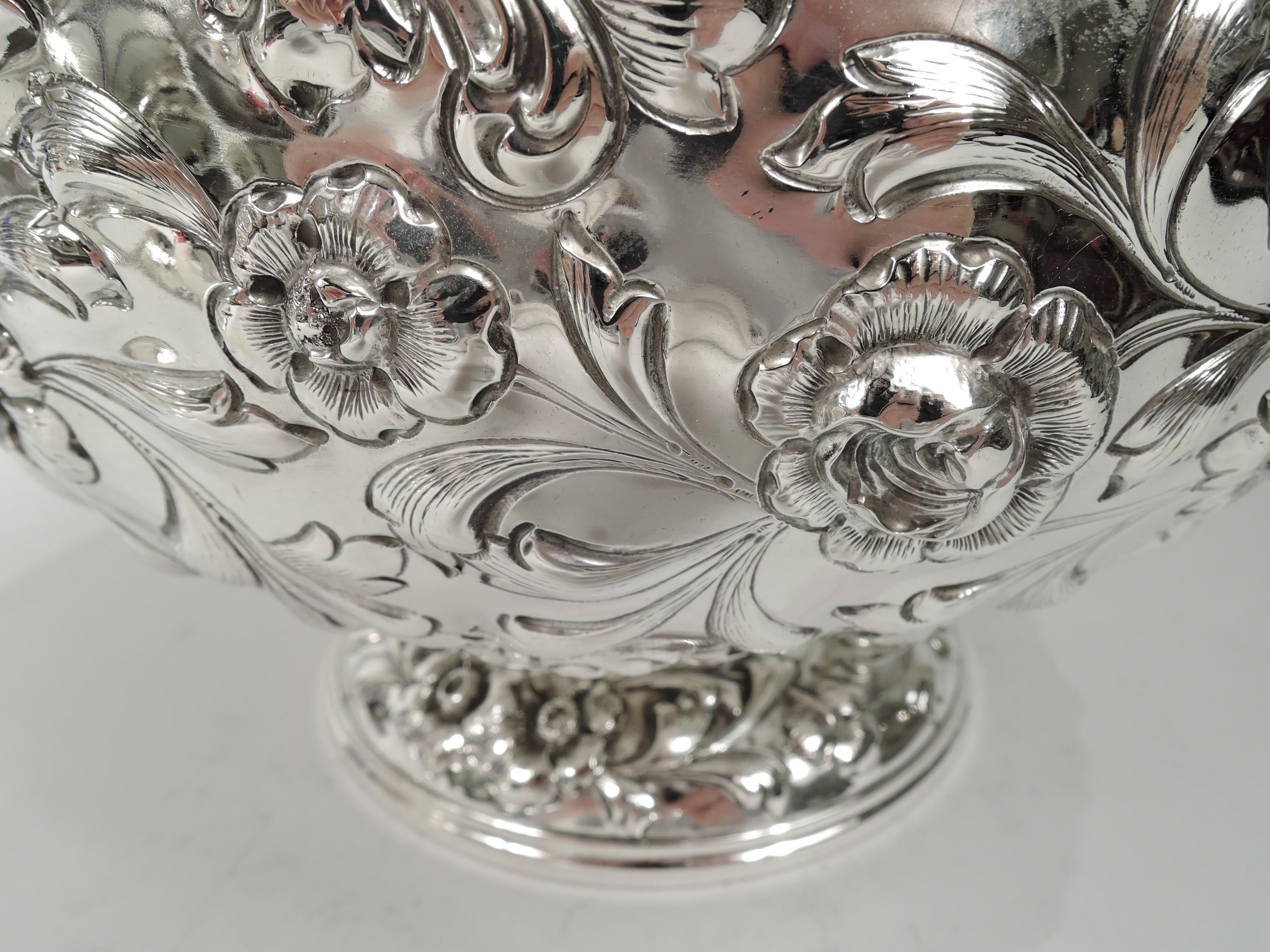 Pretty Antique American Sterling Silver Repousse Centerpiece Bowl In Good Condition In New York, NY