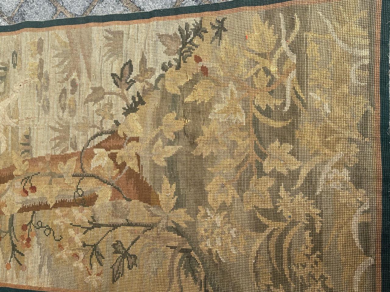 Bonito tapiz antiguo Antique French Needlepoint Panel Tapestry Aubusson en venta