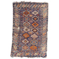 Bonita alfombra antigua caucásica Shirwan de Bobyrug
