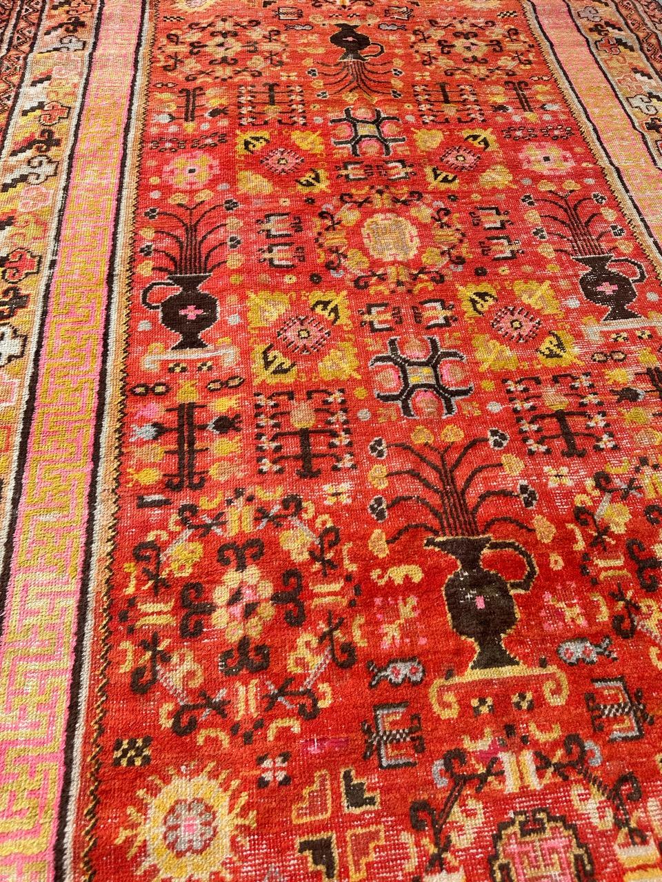 Joli tapis chinois ancien Khotan en vente 6
