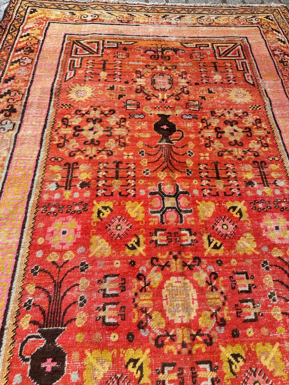 Joli tapis chinois ancien Khotan en vente 7