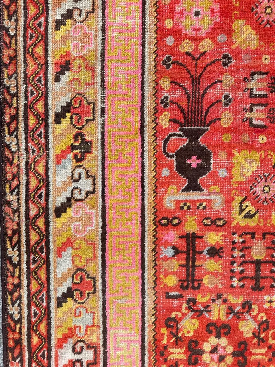 Joli tapis chinois ancien Khotan en vente 8