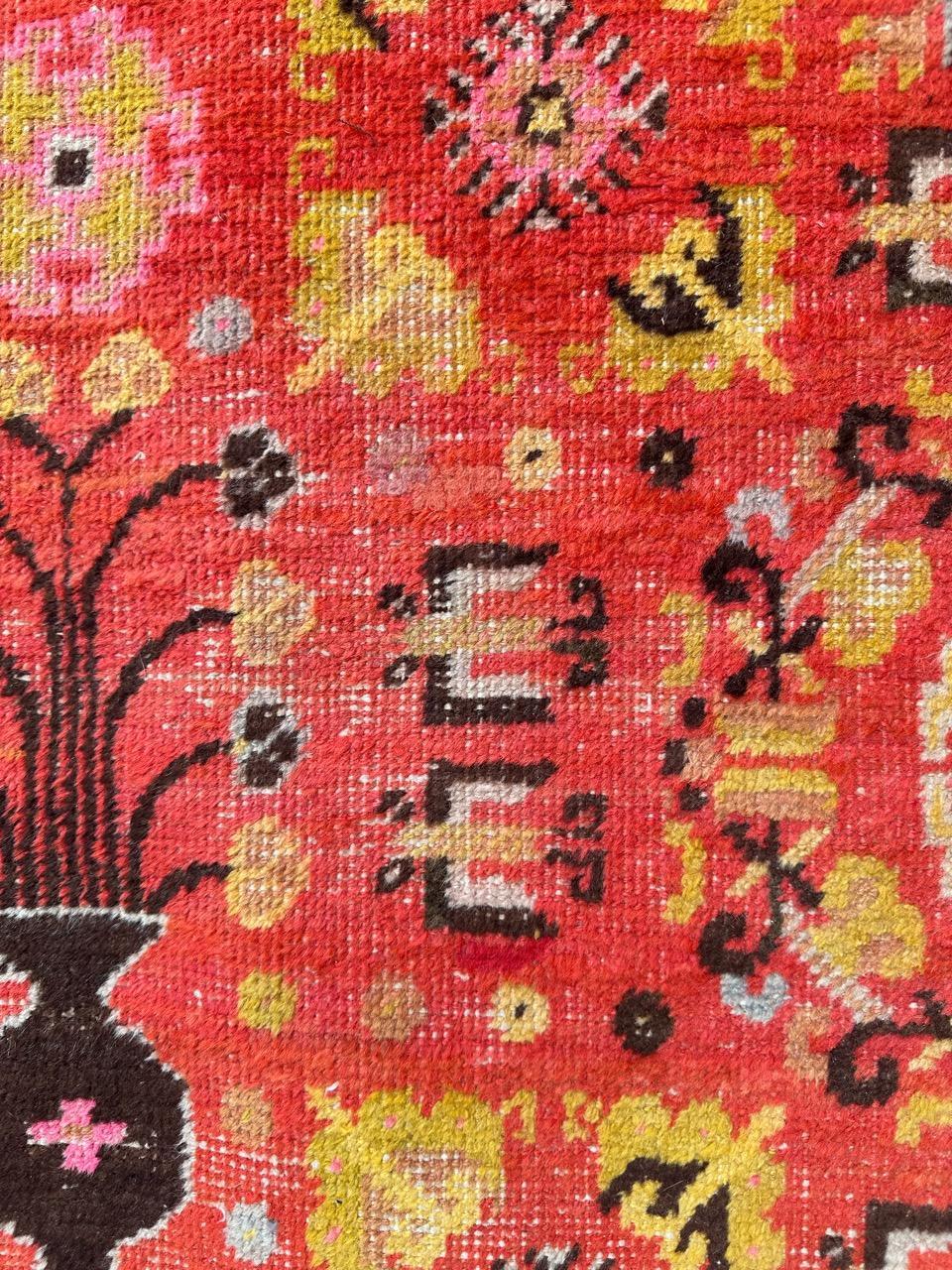 Joli tapis chinois ancien Khotan en vente 9