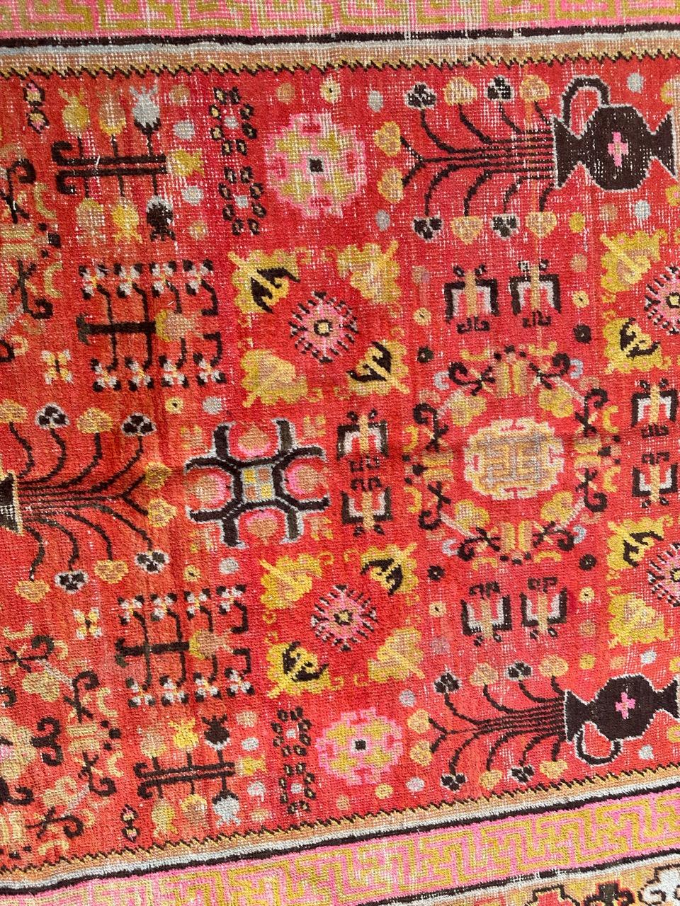 20ième siècle Joli tapis chinois ancien Khotan en vente