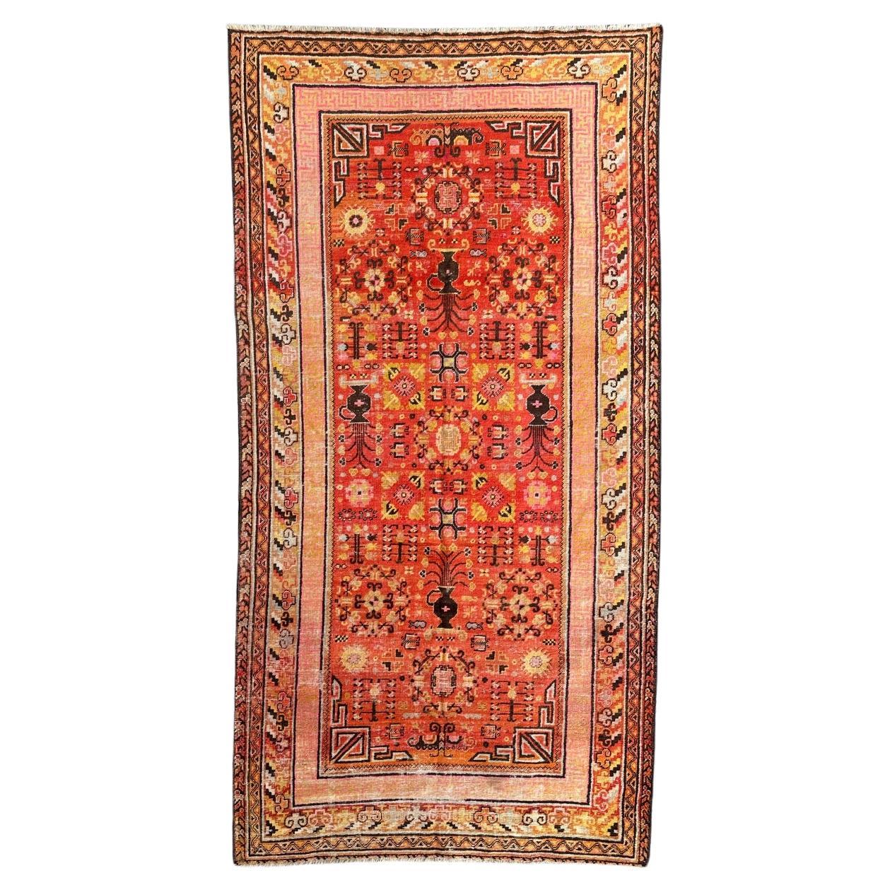 Joli tapis chinois ancien Khotan