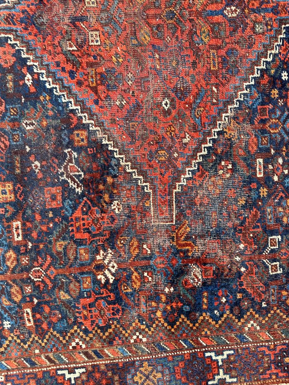 Bonita alfombra antigua Shiraz envejecida en venta 2