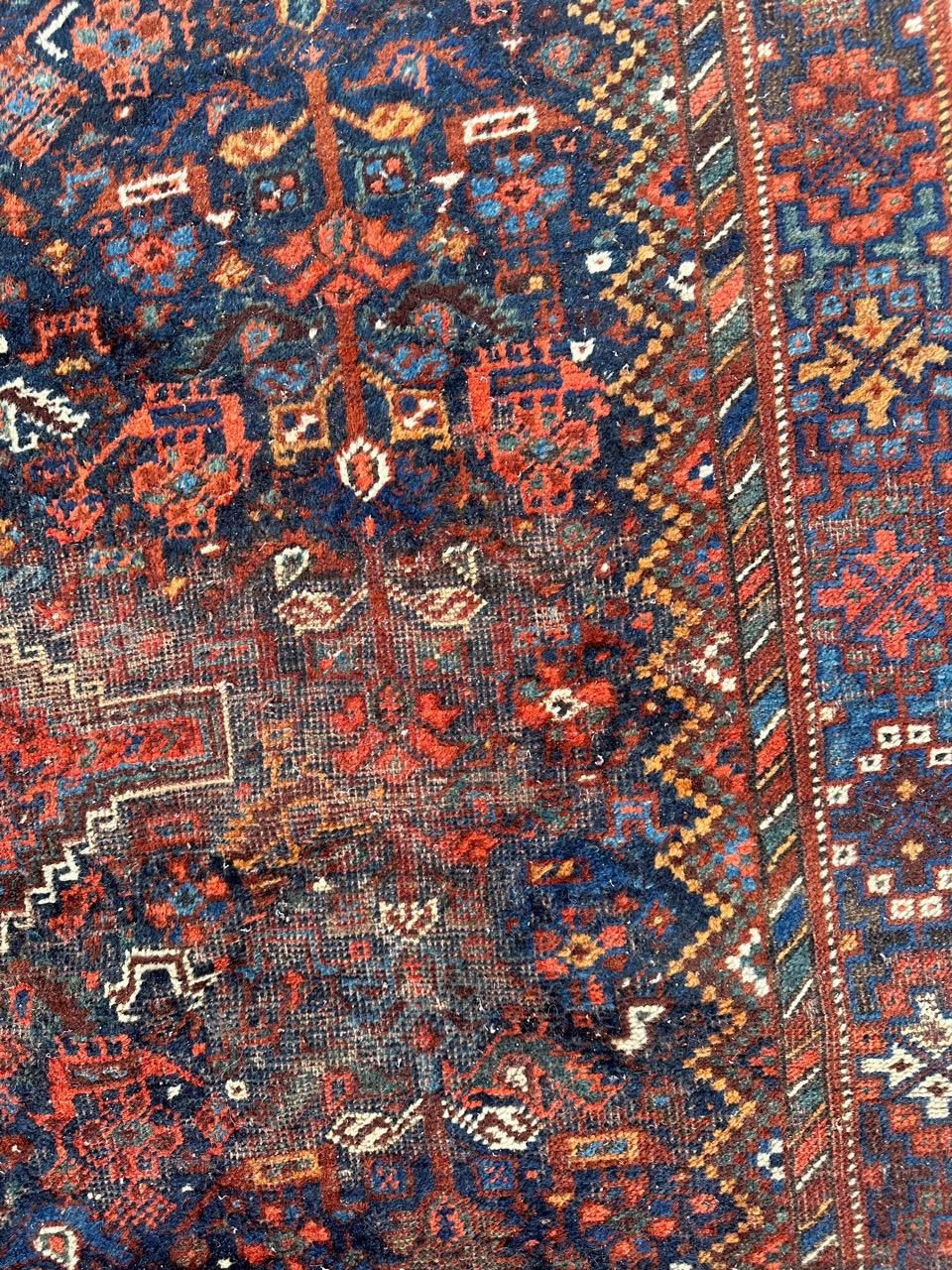 Bonita alfombra antigua Shiraz envejecida en venta 5