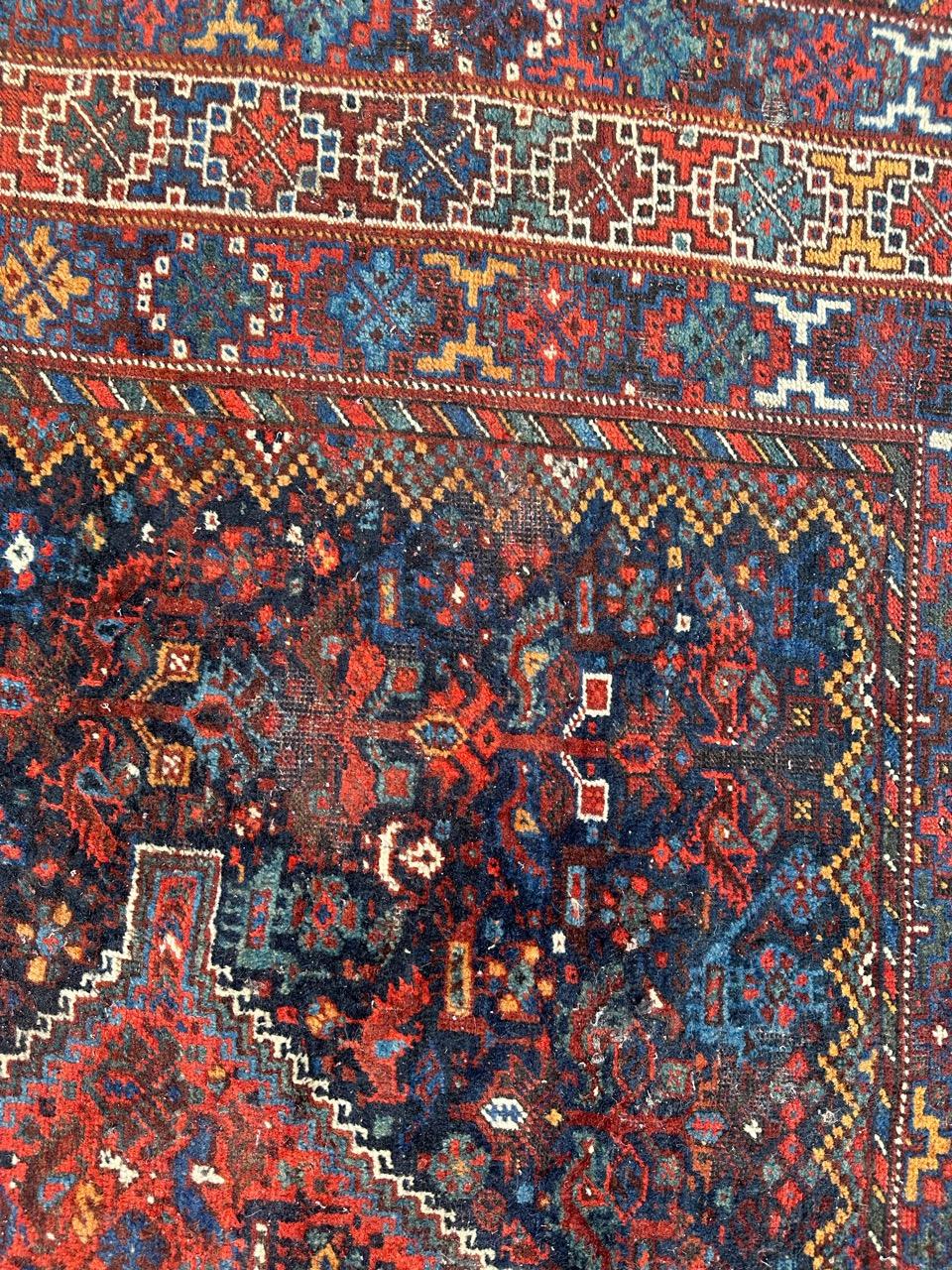 Bonita alfombra antigua Shiraz envejecida en venta 6