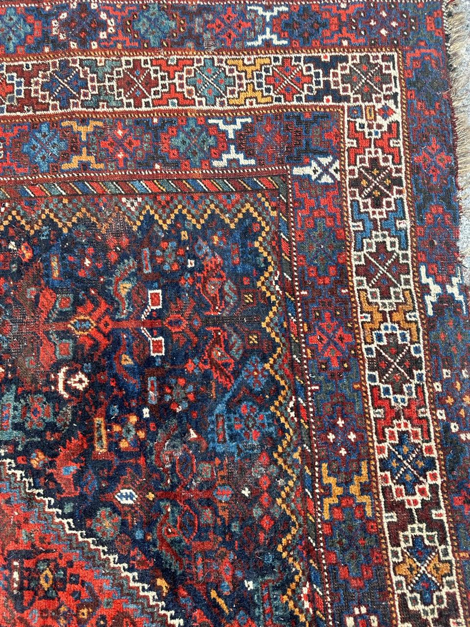 Bonita alfombra antigua Shiraz envejecida en venta 8