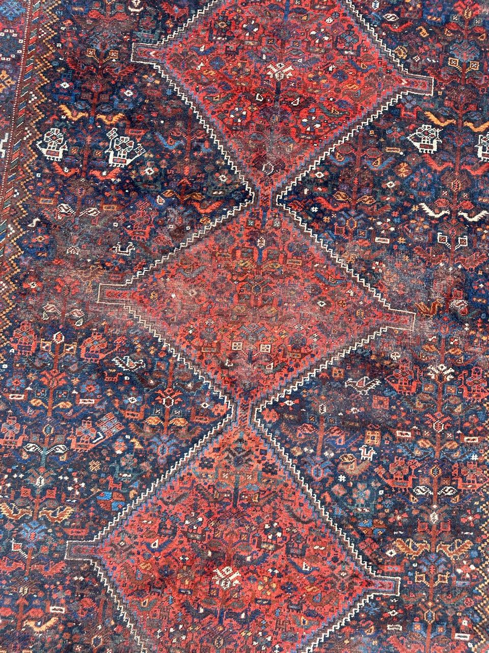Bonita alfombra antigua Shiraz envejecida Asiático en venta