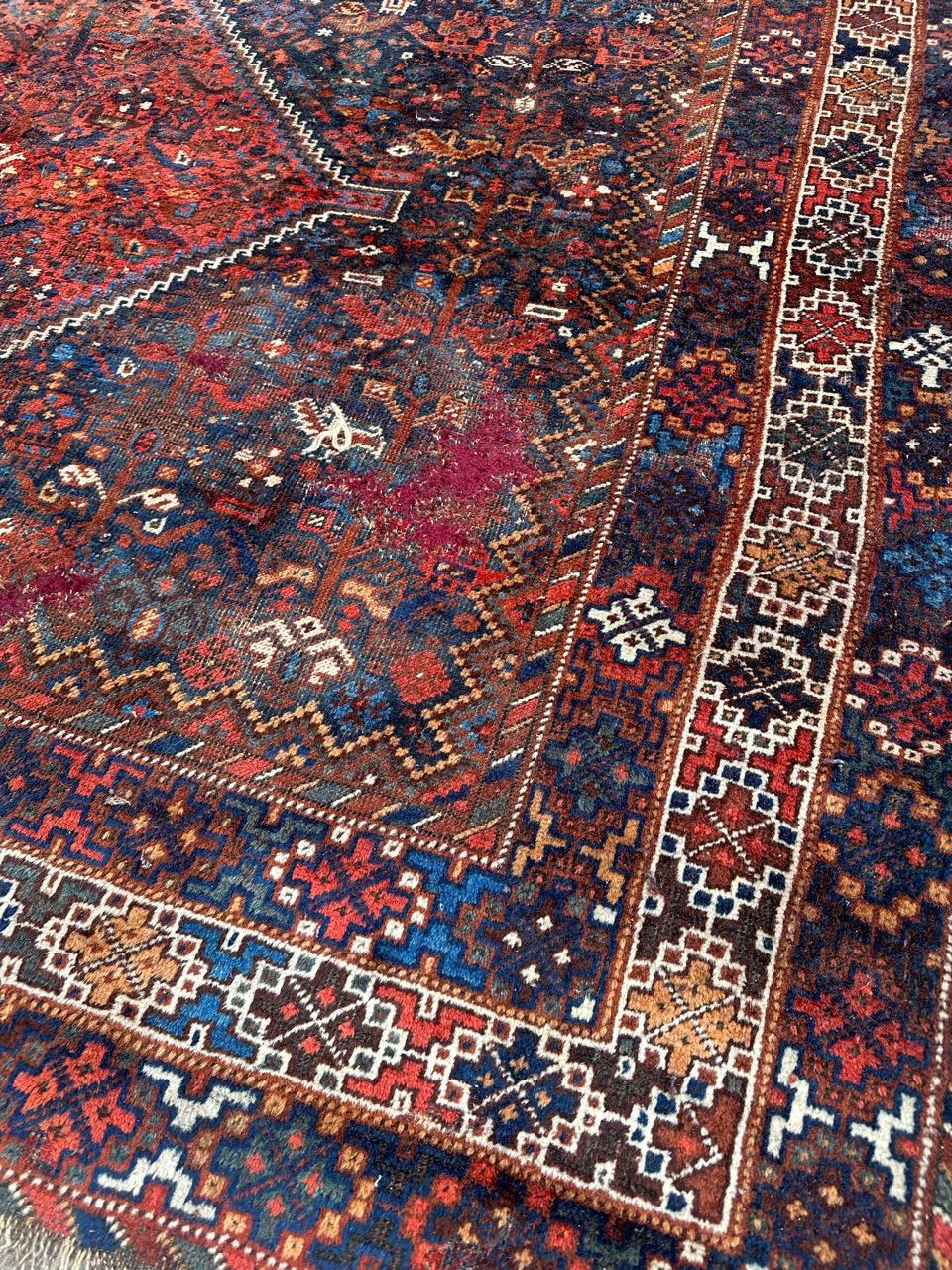 Bonita alfombra antigua Shiraz envejecida en Desgastado estado para la venta en Saint Ouen, FR