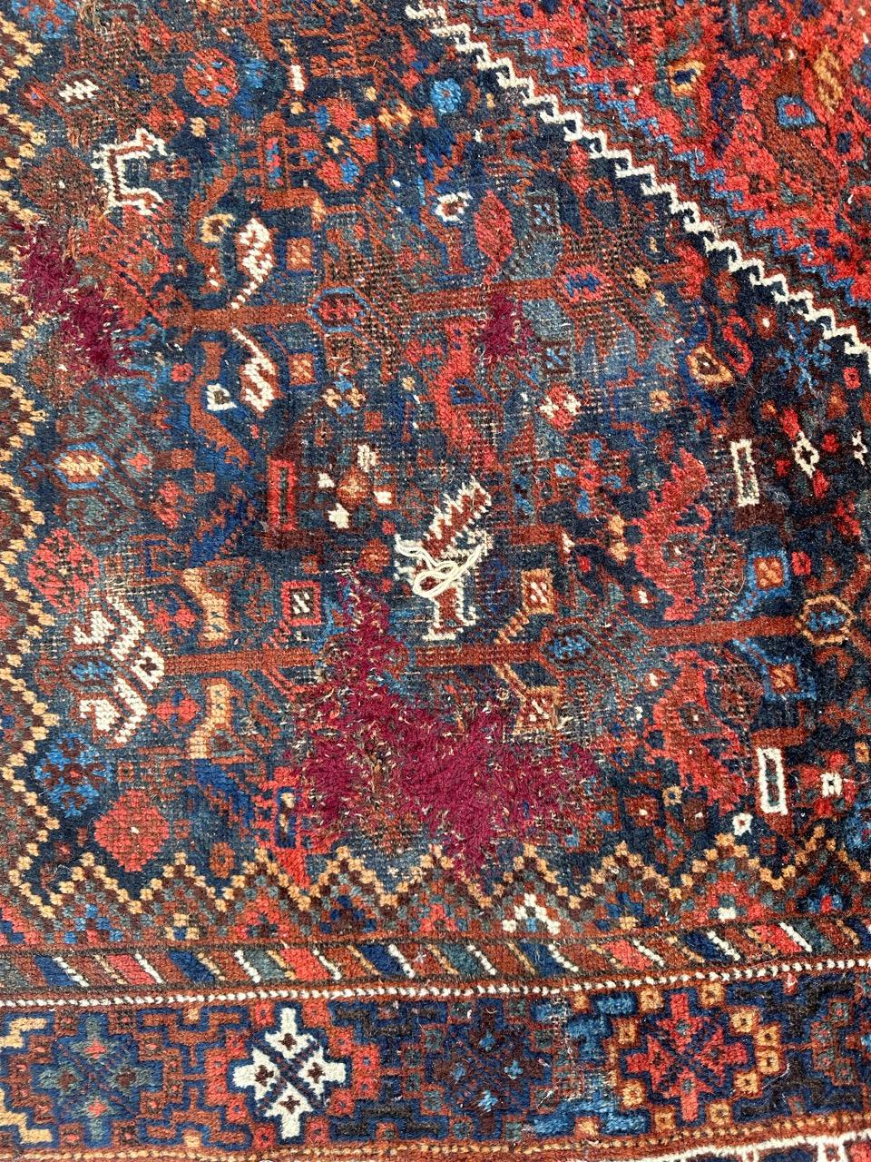 Bonita alfombra antigua Shiraz envejecida siglo XIX en venta