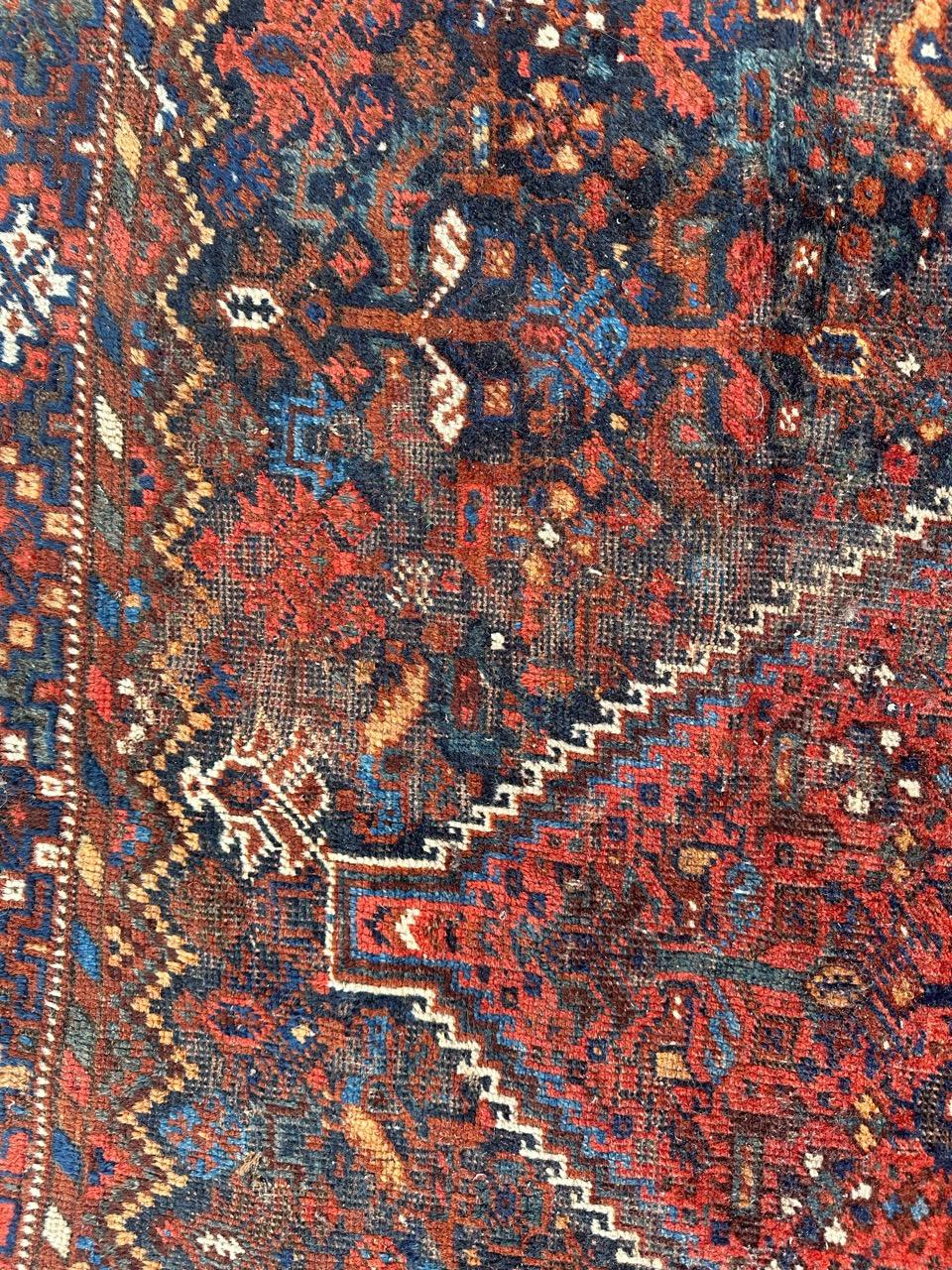 Bonita alfombra antigua Shiraz envejecida Lana en venta