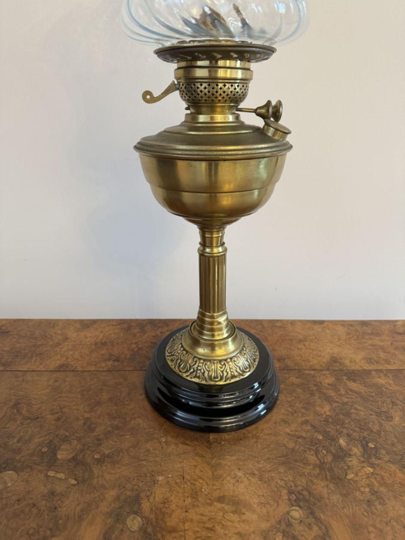 Pretty antique Edwardian quality oil lamp  In Good Condition For Sale In Ipswich, GB