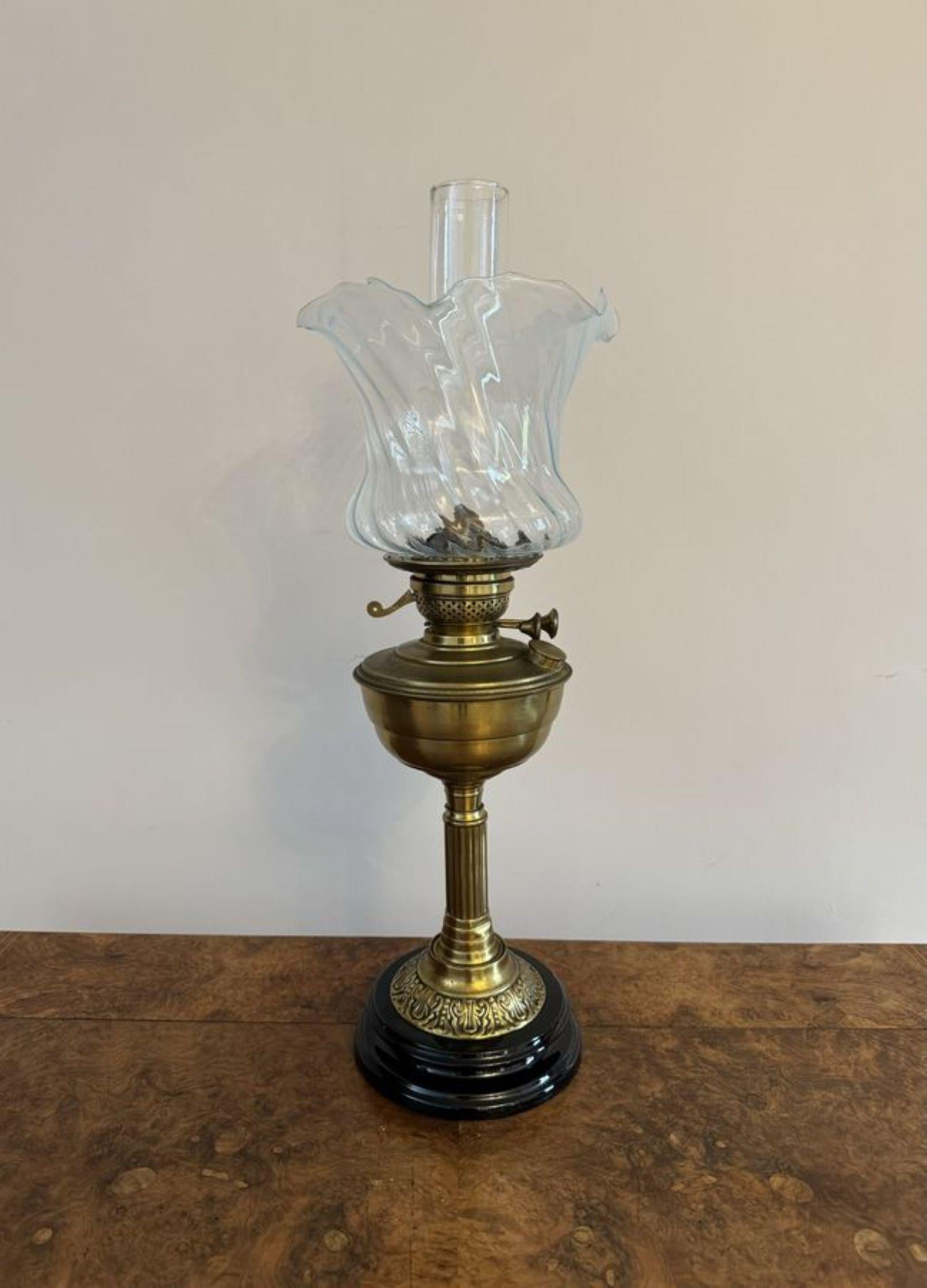 Jolie lampe à huile ancienne de qualité édouardienne  Bon état - En vente à Ipswich, GB