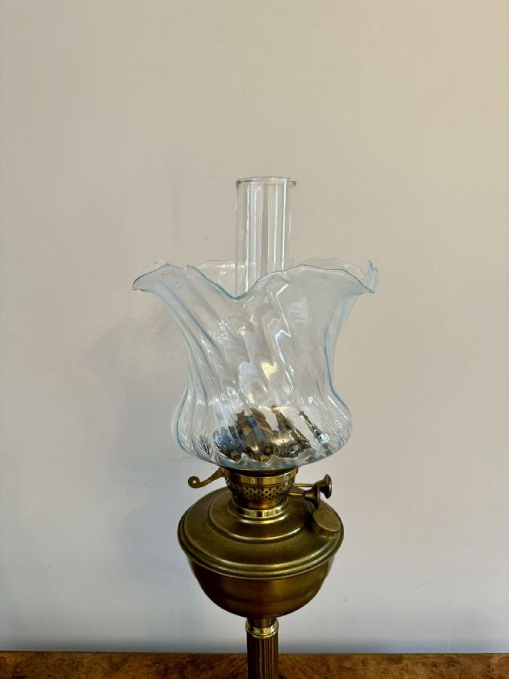 Brass Pretty antique Edwardian quality oil lamp  For Sale