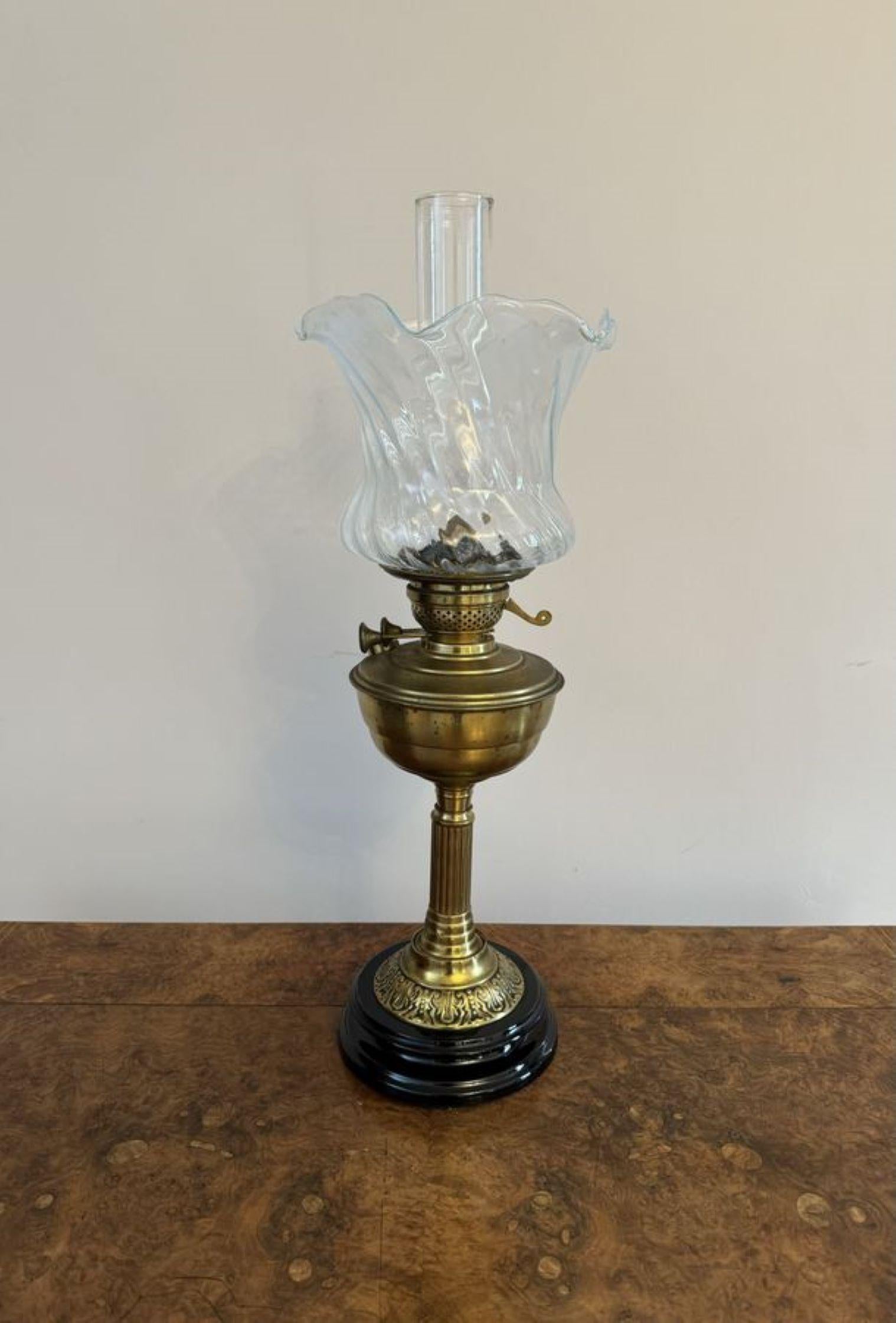 Laiton Jolie lampe à huile ancienne de qualité édouardienne  en vente