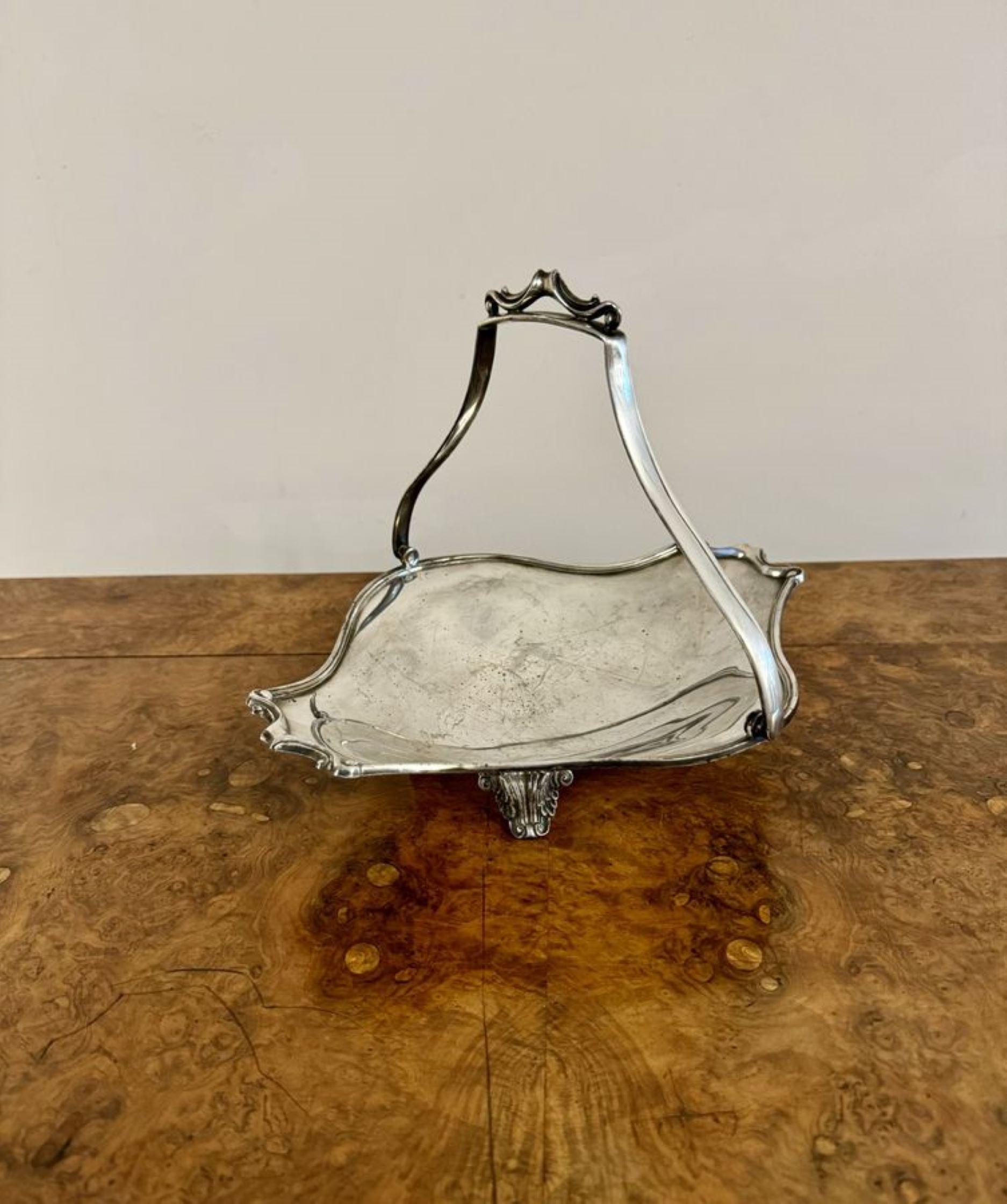 Jolie corbeille à gâteau édouardienne ancienne en métal argenté Bon état - En vente à Ipswich, GB