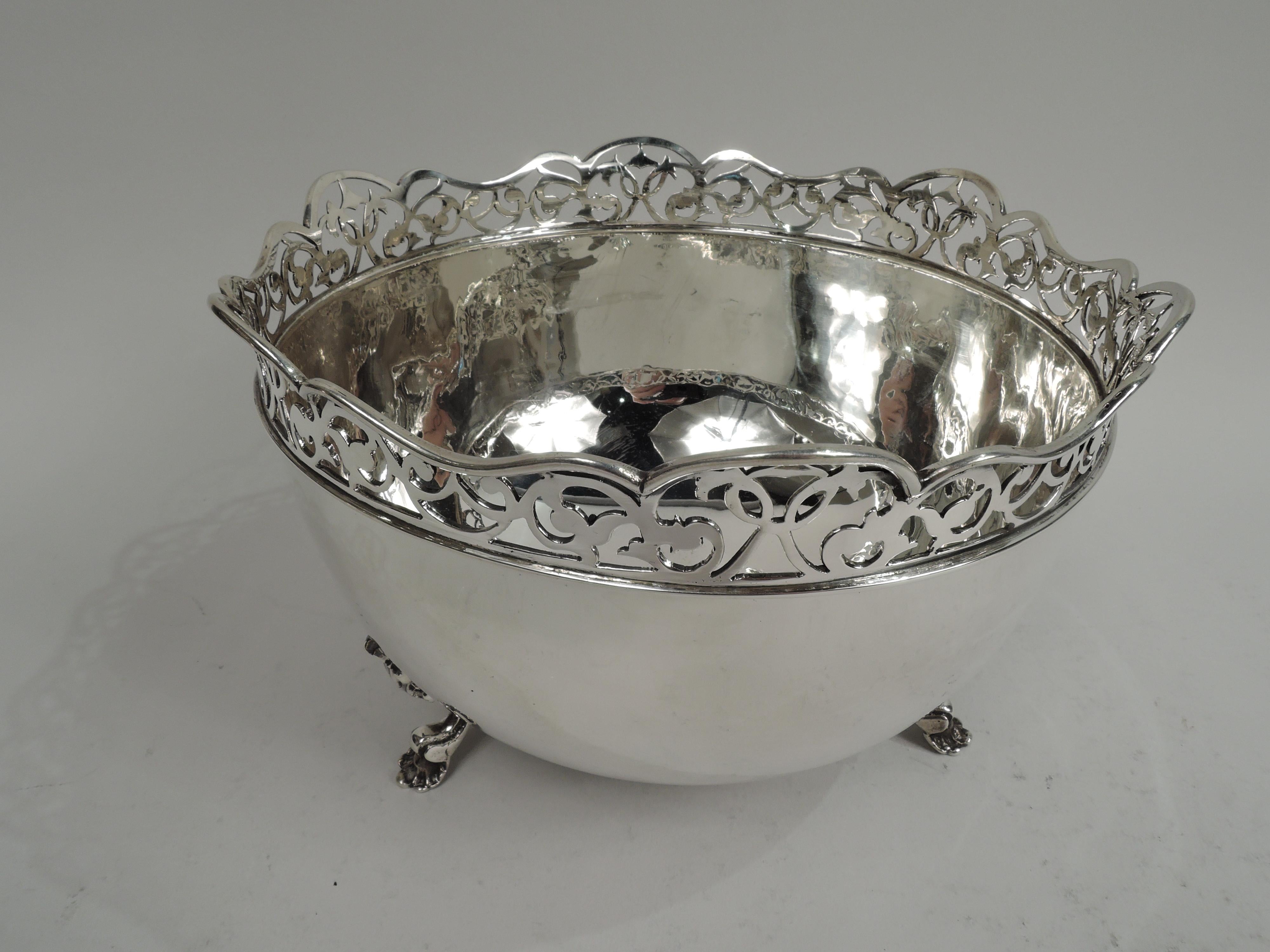 Edwardian Classical sterling silver bowl. Made by George Nathan & Ridley Hayes in 1904. Round and curved with scrolled open rim and three scrolled leaf supports. Fully marked. Weight: 15 troy ounces.