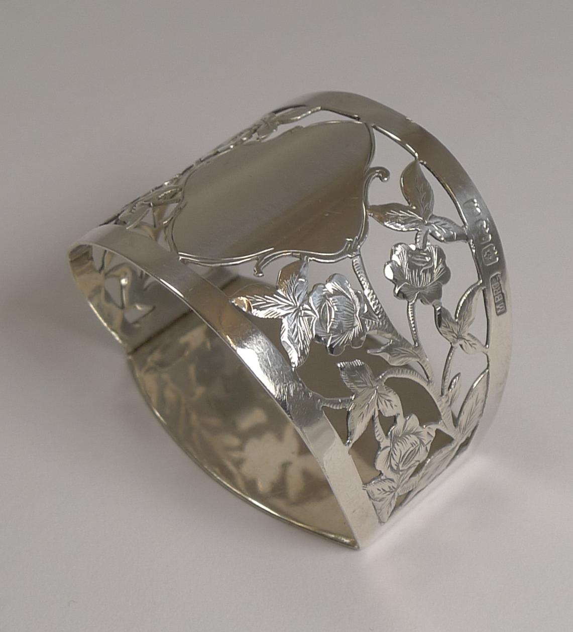 Edwardian Pretty Antique English Sterling Silver Napkin Ring by Mappin Brothers, 1905