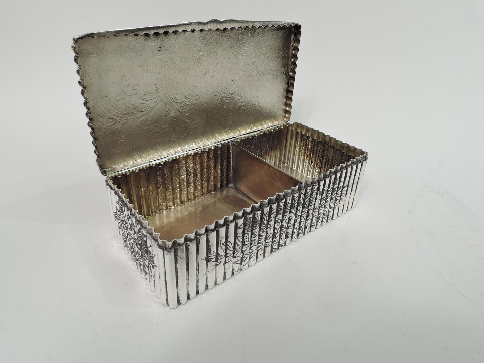 Bonita caja clásica europea antigua de plata para recuerdos en Excelente estado para la venta en New York, NY