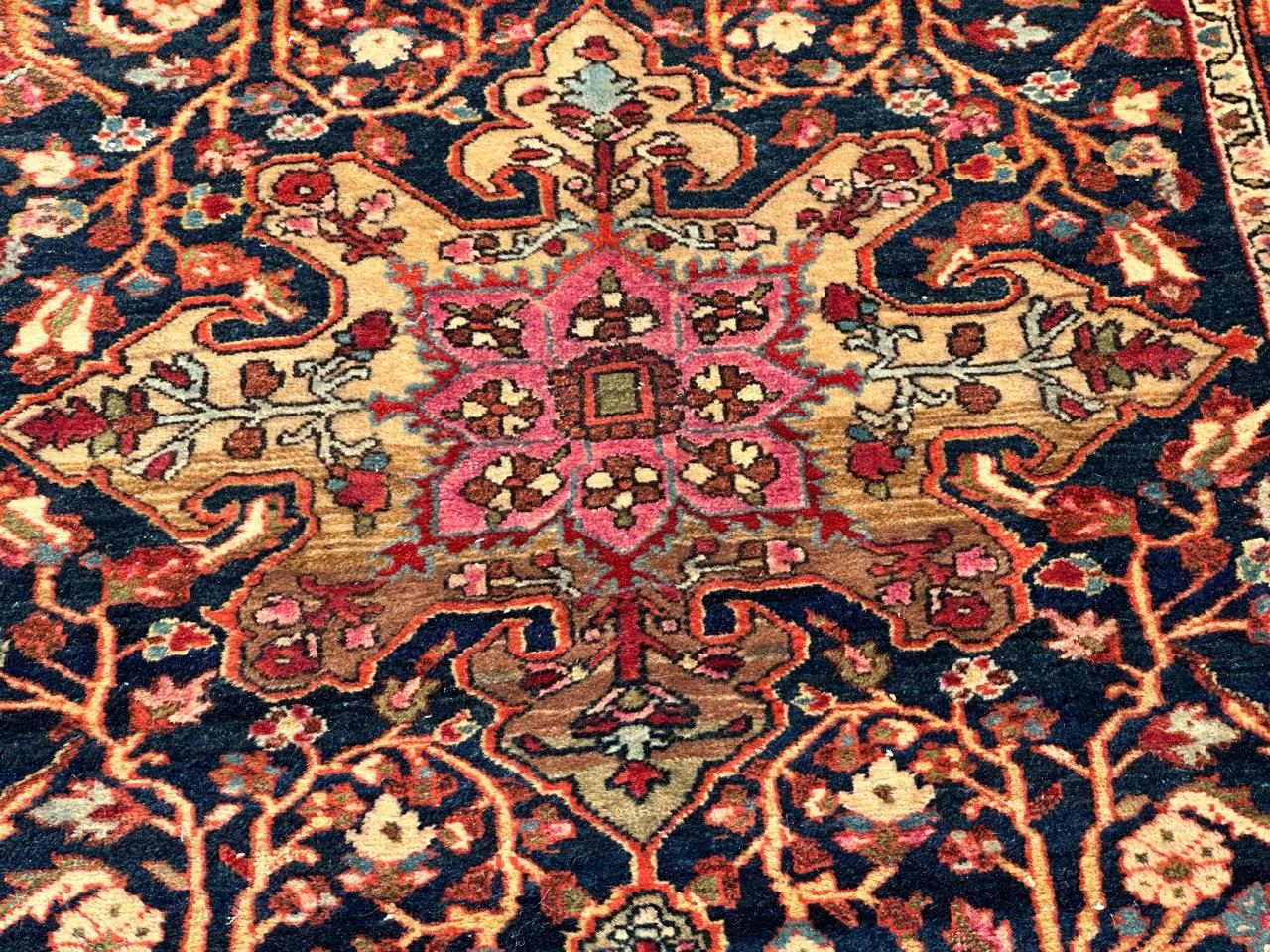 Pretty antique fine Sarouk rug For Sale 4