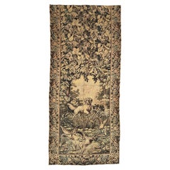 Joli panneau de tapisserie jacquard de style Aubusson, d'époque, représentant « un chien et des oiseaux »