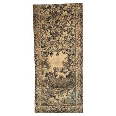 Joli panneau de tapisserie jacquard de style Aubusson, d'époque, représentant « un chien et des oiseaux »