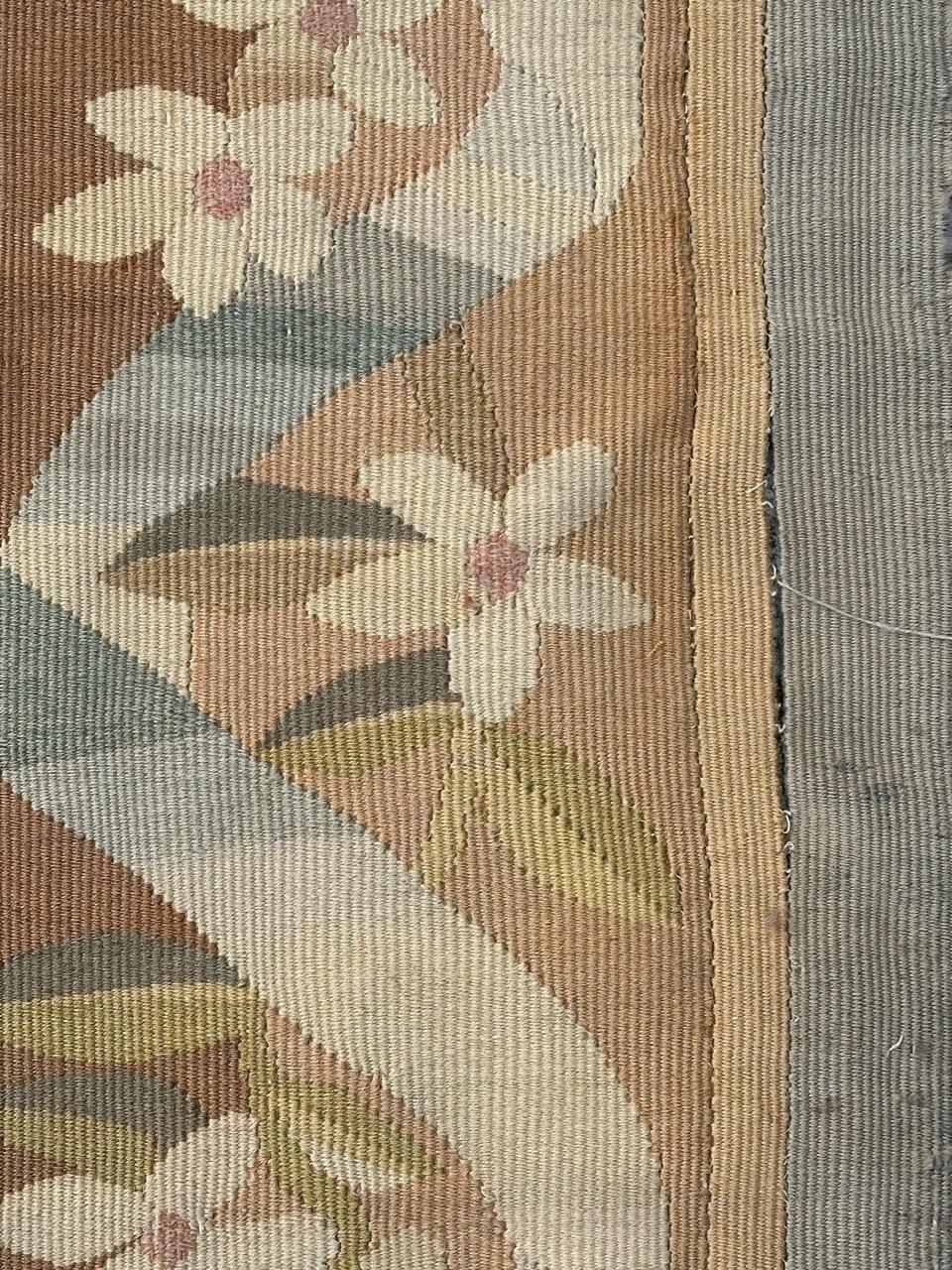 Schönes antikes französisches Aubusson-Wandteppich-Rahmenfragment im Angebot 3