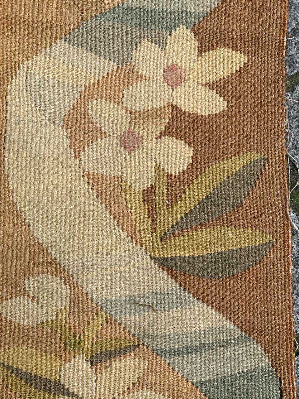 Schönes antikes französisches Aubusson-Wandteppich-Rahmenfragment im Angebot 5