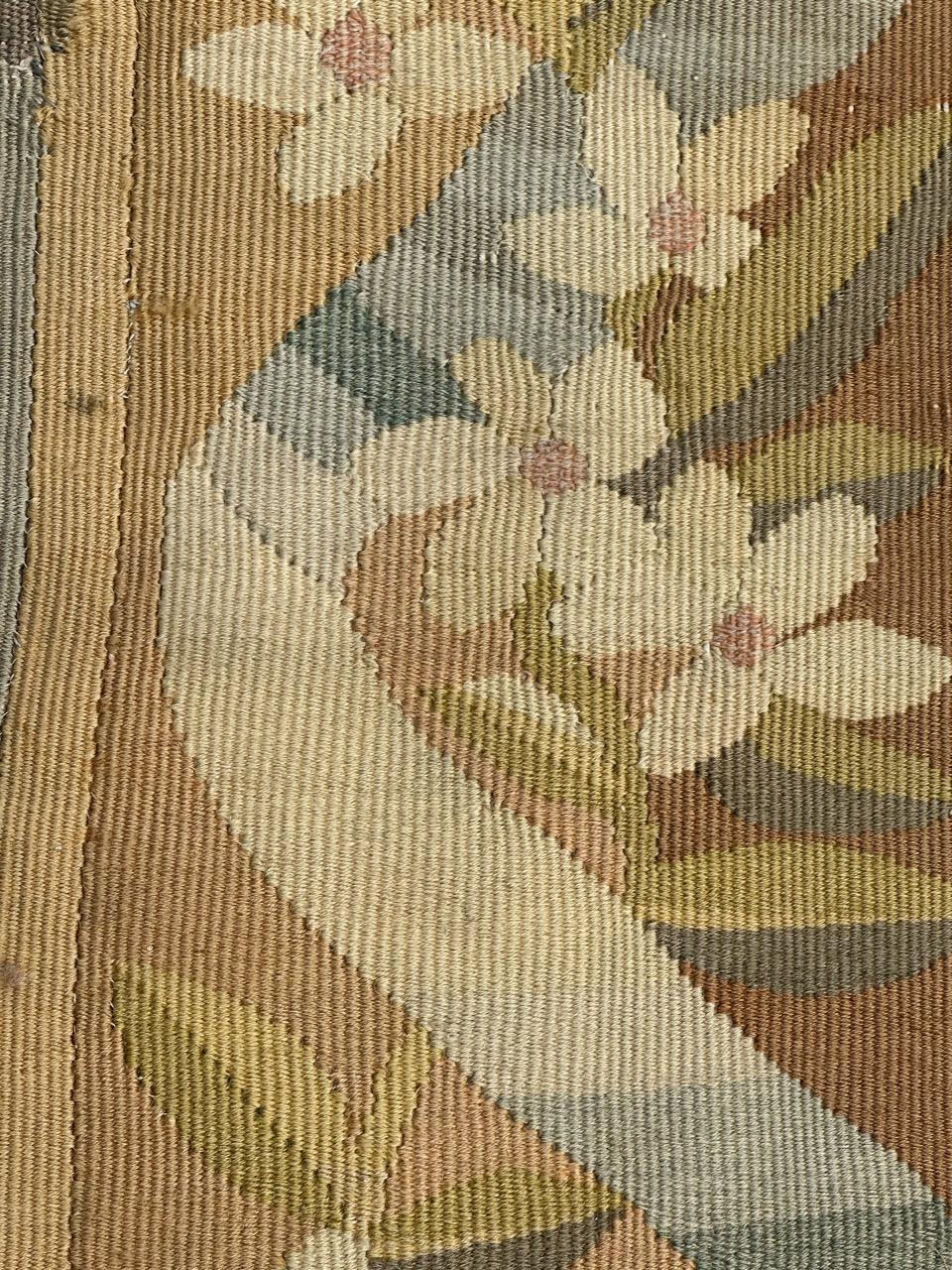 Schönes antikes französisches Aubusson-Wandteppich-Rahmenfragment im Angebot 6