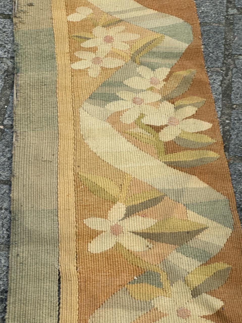 Schönes antikes französisches Aubusson-Wandteppich-Rahmenfragment im Angebot 9