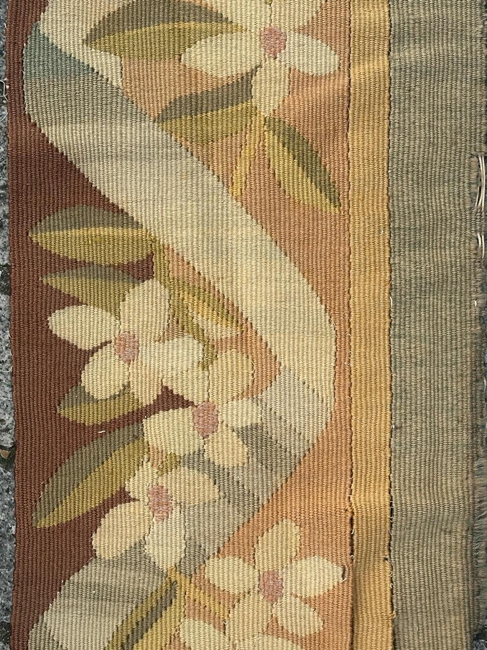 Schönes antikes französisches Aubusson-Wandteppich-Rahmenfragment (Französisch) im Angebot