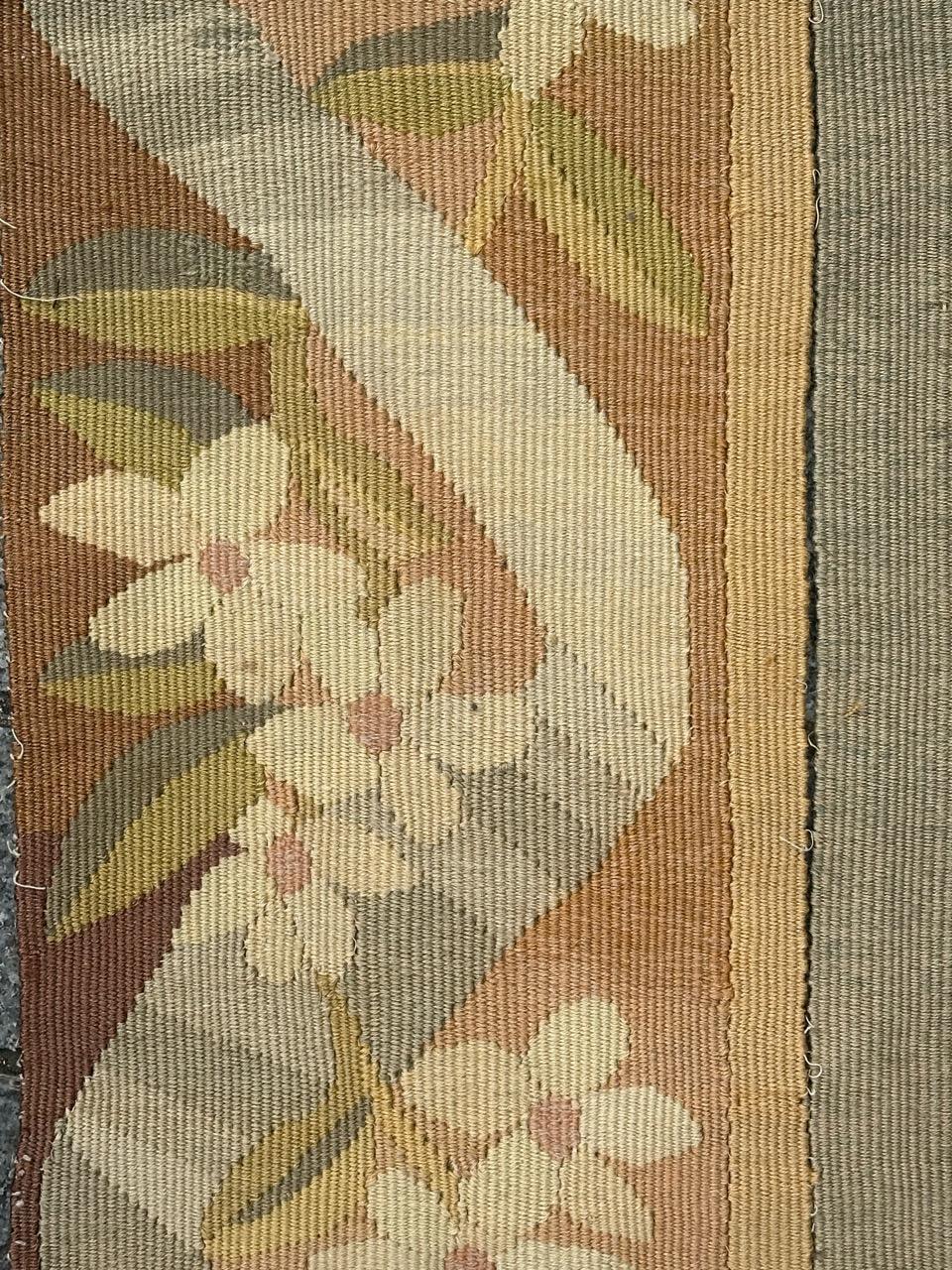 Schönes antikes französisches Aubusson-Wandteppich-Rahmenfragment im Zustand „Relativ gut“ im Angebot in Saint Ouen, FR