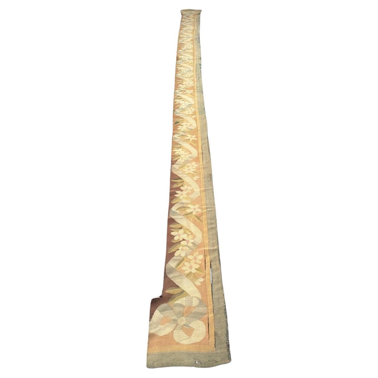 Bonito fragmento de cenefa de tapiz de Aubusson francés antiguo