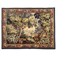 Bonito tapiz francés antiguo de Aubusson "verdor y pájaros"