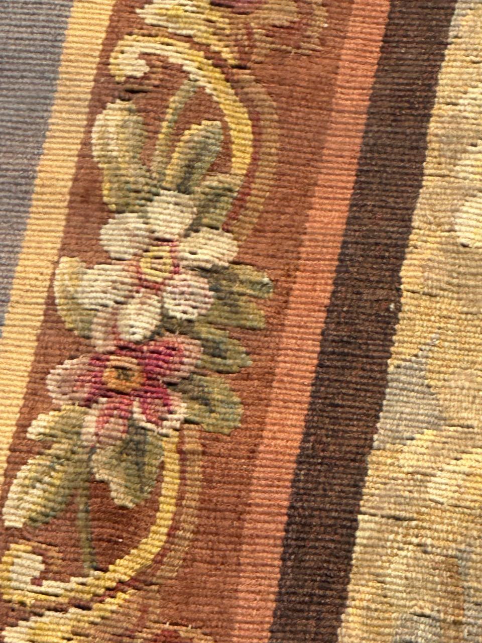 Grazioso arazzo Aubusson francese antico, tessuto a mano, 