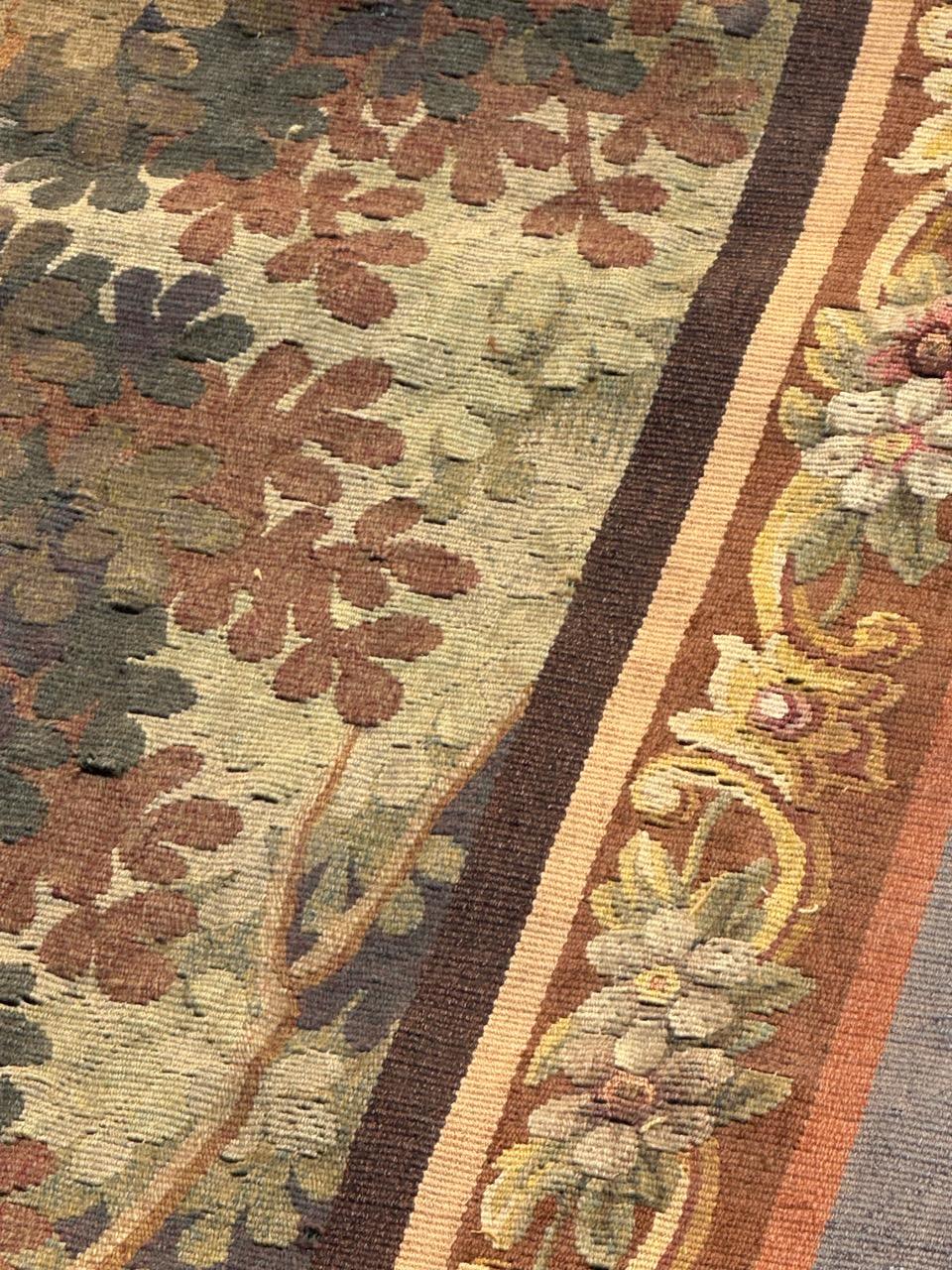 Grazioso arazzo Aubusson francese antico, tessuto a mano, 
