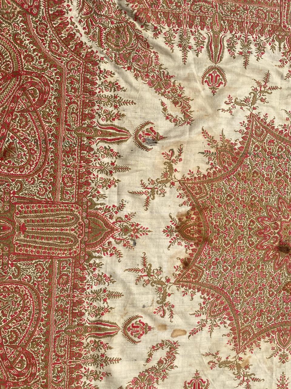 Very beautiful late 19th century French Kashmir shawl with beautiful floral design and white field color, mechanical Jaquar manufacturing woven with wool on wool.

✨✨✨
